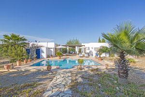 Holiday Villa + A/C + Pool + Internet up to 9 Persons / Sleeps - Can Pato